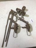 Lot of 3 traps with stakes