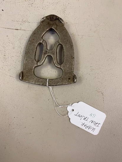 Wapak iron trivet