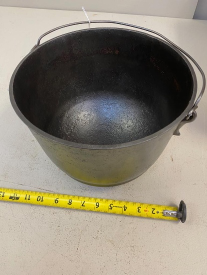 #8 - 3 Leg pot, Gate Mark