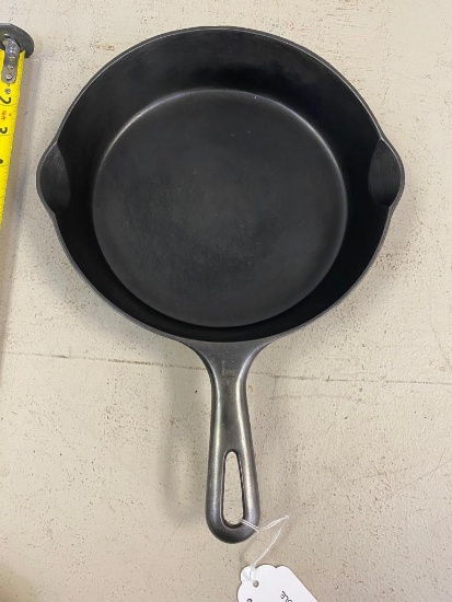 #6-699 Griswold small logo, early handle