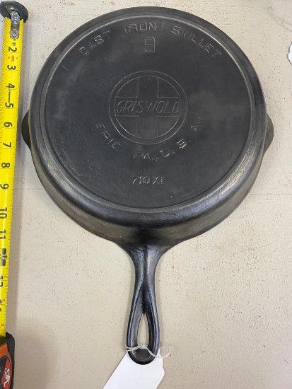 #9-710 Griswold slant, Erie PA. USA heat ring