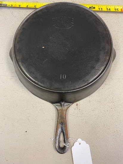 #10 Favorite cast iron skillet, Skillet is warped