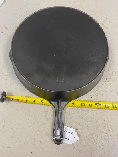 12 Wagner Sidney cast iron skillet, high position smoke ring
