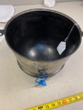 #8 Erie 3 Legged Bean pot