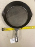 #9 Marion cast iron skillet