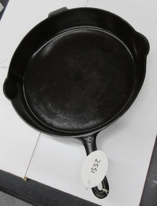 3) Lodge Cast Iron Skillets - Roller Auctions