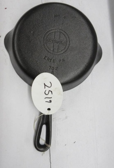 Griswold #4 702A Cast Iron Skillet Small Block logo