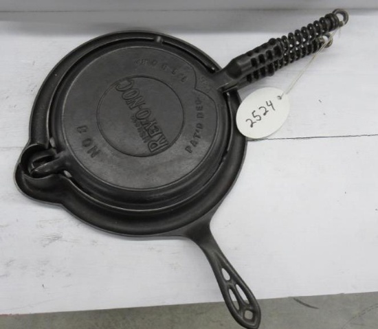 HSBN Co. Rey-O-Noc #8 335 Cast Iron Waffle Iron w/ low base