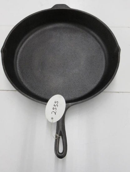 Lodge SK14 3 notch cast iron skillet