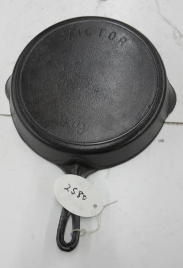 Victor #9 Cast Iron Skillet