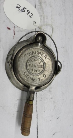 Wagenr Sidney #0 Waffle Iron,, Child's or Miniature size w/ wooden handles