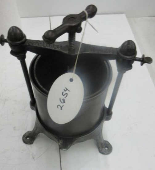 Classic #1 2 Quart Fruit Press
