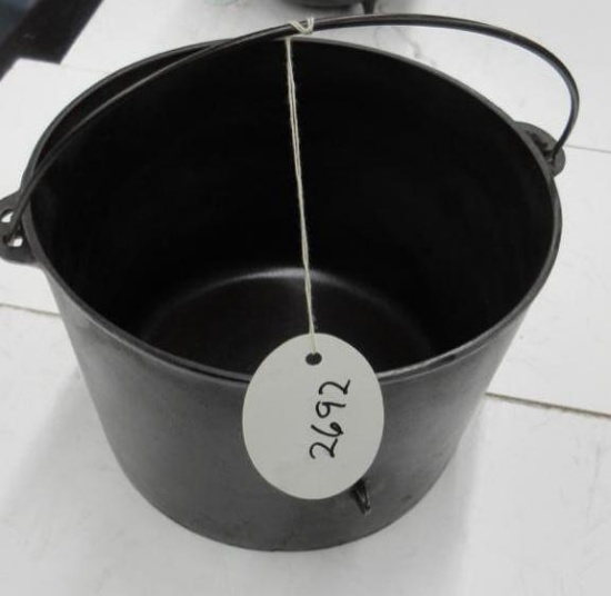 Sidney #8 Cast Iron Bean Pot