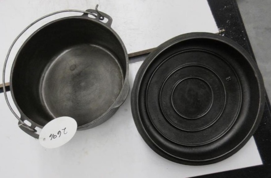 Wagner 5 quart Dutch Oven with lid