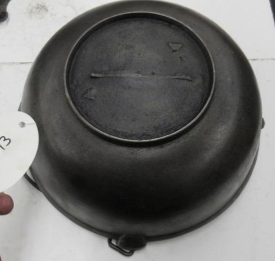 Wagner #0 and unmarked #4 Scotch Bowls