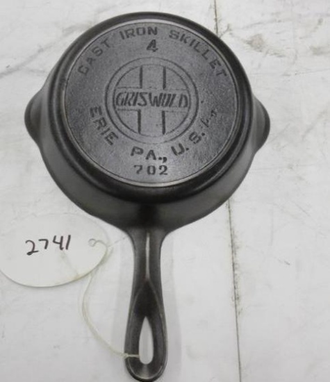 Griswold #4-702 Slant Block Logo w/ heat ring