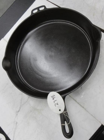 Wagner #14- 1064 Cast Iron Skillet, Rare w/ heat ring, (pie logo)