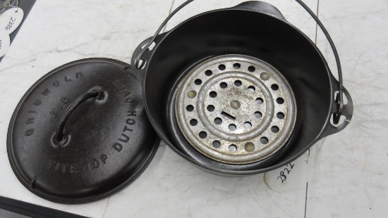 Griswold #8 Dutch Oven with trivet and lid