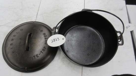 Griswold #9 Dutch Oven with trivet and lid