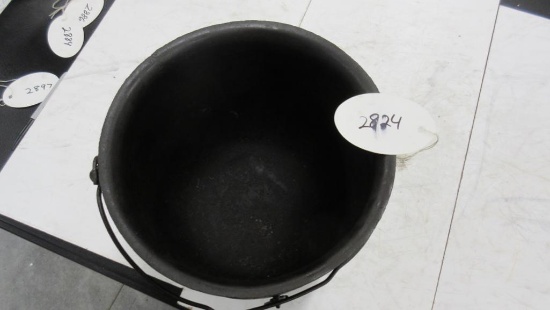 3 Legged Bean Pot, (5 quart?)