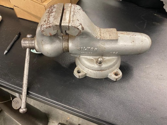 Wilton Bench Vise 4 and half in very good with Jaw covers