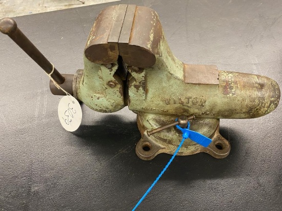 3 1/2 in Wilton Bench Vise with Pipe Holder