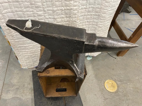 115 lb Trenton Anvil has some repairs good starter