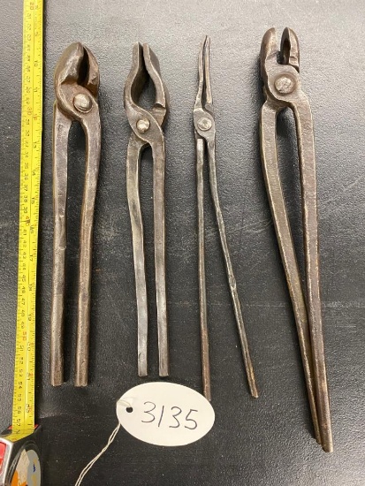Lot of 4 Tongs