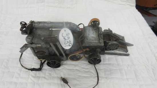 Model Thrashing Machine aprox 1/16 scale working model with eletric motor