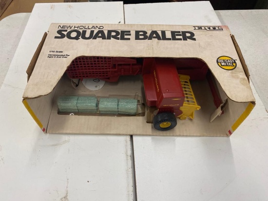 Ertl New Holland 1/16 scale Square Baler new in box