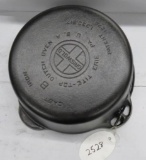 Griswold #8- 1275C Dutch Oven w/ bail handle and lid