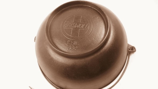 Griswold Slant #4-K82 Scotch Bowl
