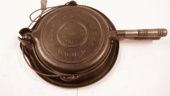 Wagner -0-#8 Low Base Wooden Handle Waffle Iron