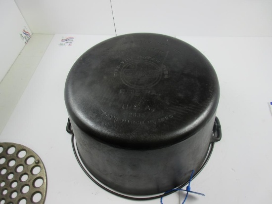 Griswold #13 Large Block Slant Dutch Oven