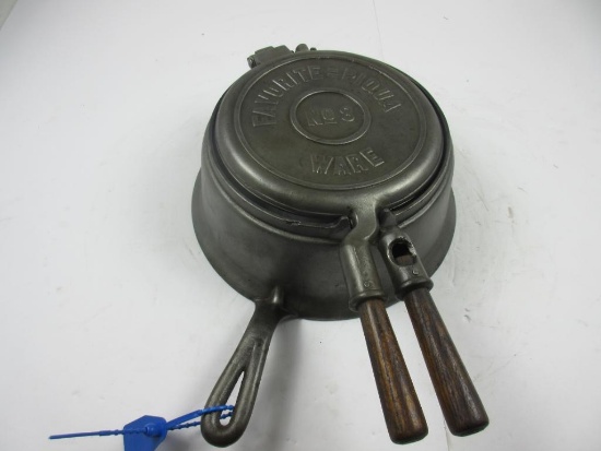 Favorite #8 High Base Waffle Iron wooden Handle Crack in Base