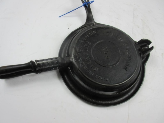Griswold #8 Low Base Waffle Iron