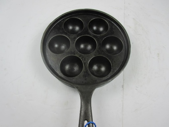 Griswold #32 Aebleskiver Pan
