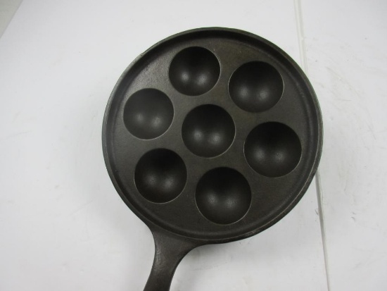 Griswold #32 Aebleskiver Pan