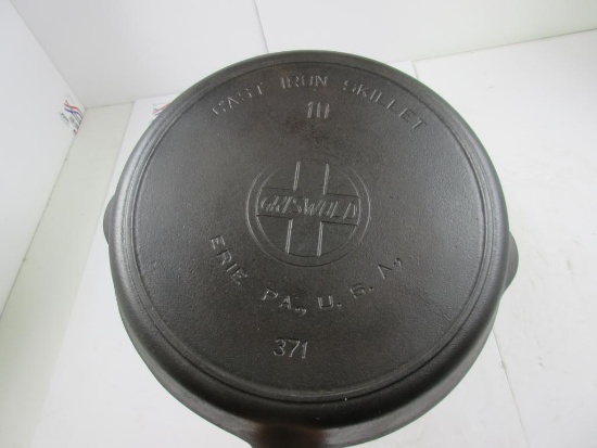 Griswold Large Block Slant #10-37 Wood Handle Skillet