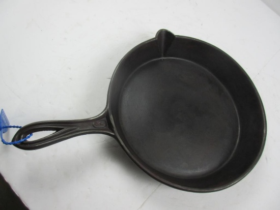 Gate Marked #9 Skillet