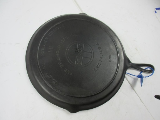 Griswold #110 Skillet Griddle Slant