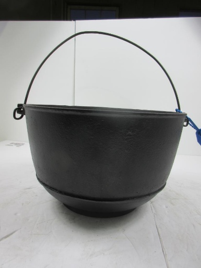 Erie #4-786 Bean Pot