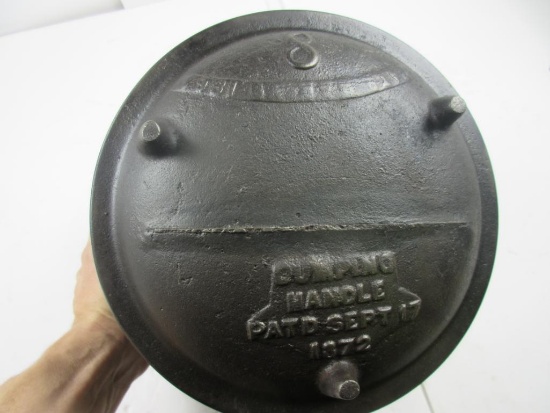 Gate Mark #8 3 leg Kettle marked...