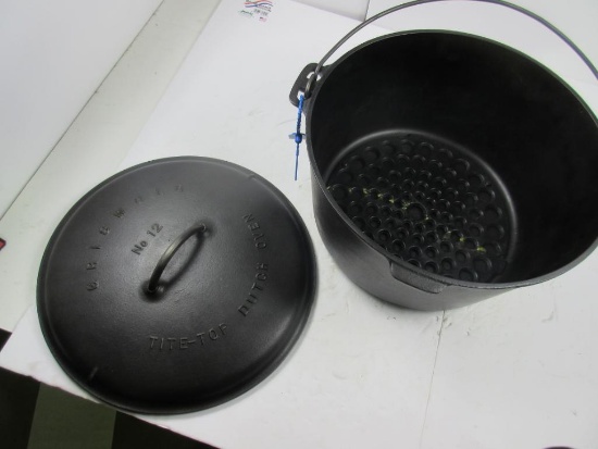 Griswold #12 Slant logo #12 Dutch Oven with Trivet Trivet has Repair