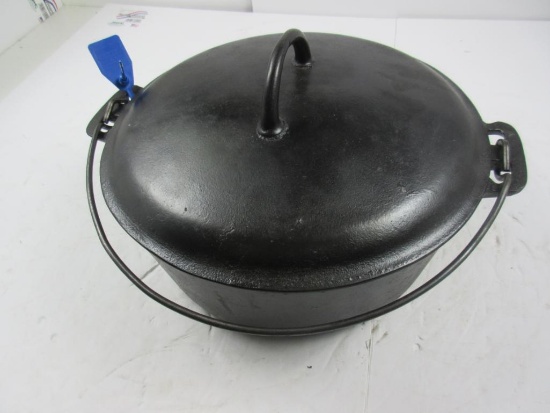 Griswold #9 Slant Logo Dutch Oven with Trivet