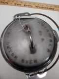 Griswold #6 Dutch Oven w/ lid and trivet