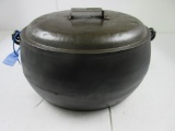 Gate Marked S, P & Co. 3G Oval Pot with Tin Lid