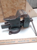 Little stown house #450 4 1/2 bench vise