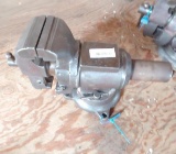 Heavy 5 inch bench vise