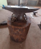 157lb Sweden Anvil flat face some edge wear quality Anvil on large wood stump